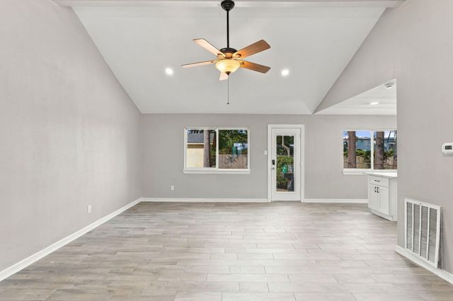 1704 S 1st Street, Conroe, TX 77301