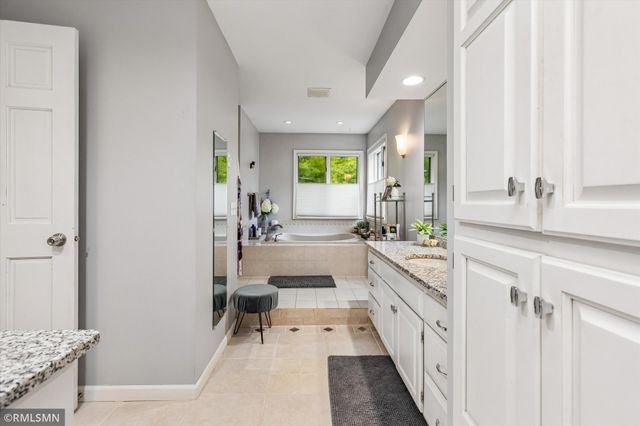 13789 Guild Avenue, Apple Valley, MN 55124