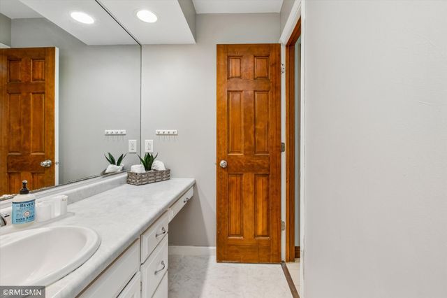 13789 Guild Avenue, Apple Valley, MN 55124