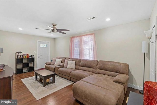 3 CROSS RD, Pine Hill, NJ 08021