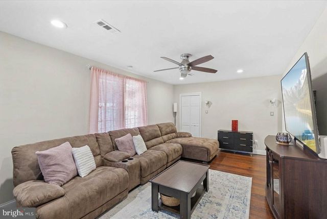 3 CROSS RD, Pine Hill, NJ 08021