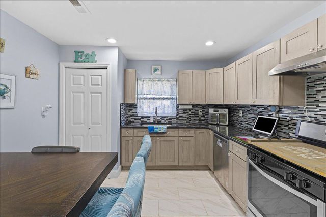 3 CROSS RD, Pine Hill, NJ 08021