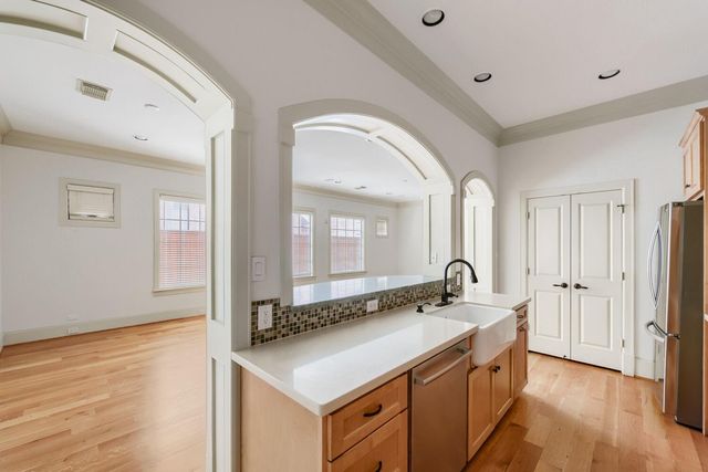 2217 Nantucket Drive, Houston, TX 77057