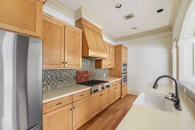 2217 Nantucket Drive, Houston, TX 77057