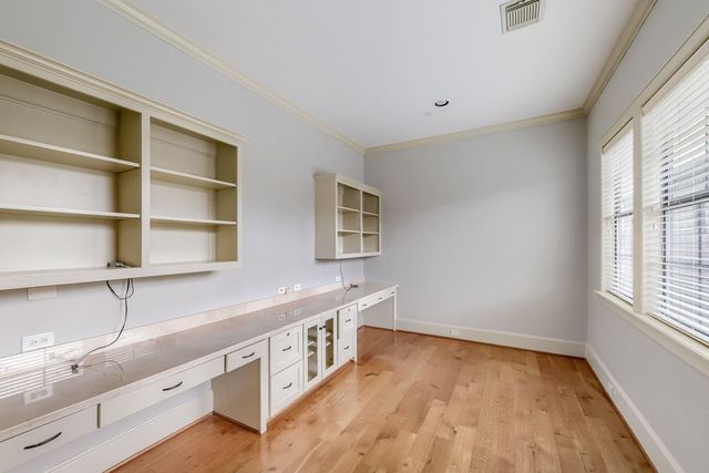 2217 Nantucket Drive, Houston, TX 77057