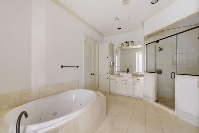 2217 Nantucket Drive, Houston, TX 77057