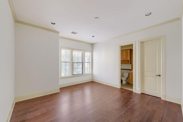 2217 Nantucket Drive, Houston, TX 77057