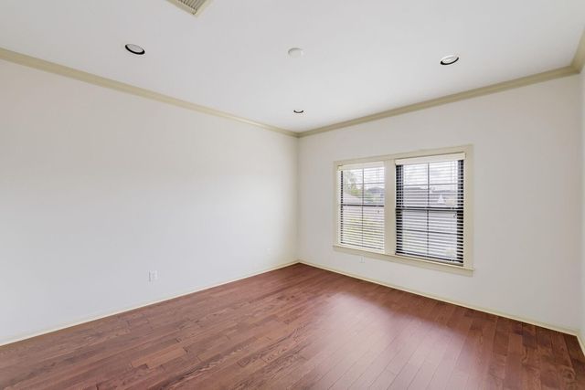 2217 Nantucket Drive, Houston, TX 77057