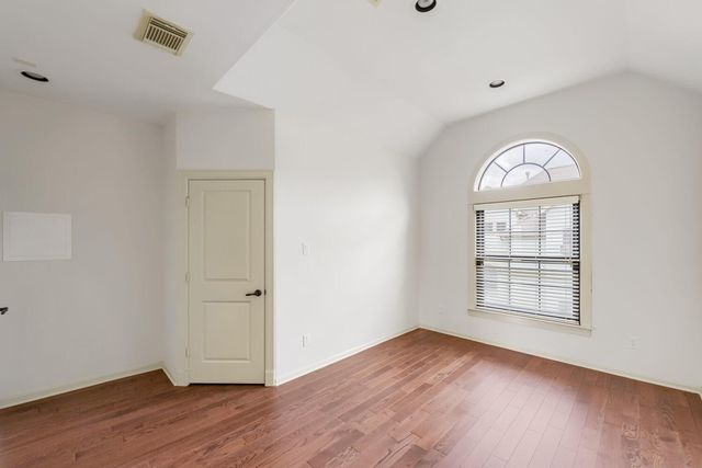 2217 Nantucket Drive, Houston, TX 77057