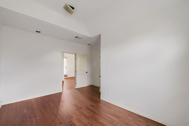 2217 Nantucket Drive, Houston, TX 77057