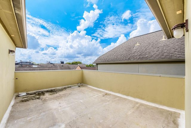 2217 Nantucket Drive, Houston, TX 77057