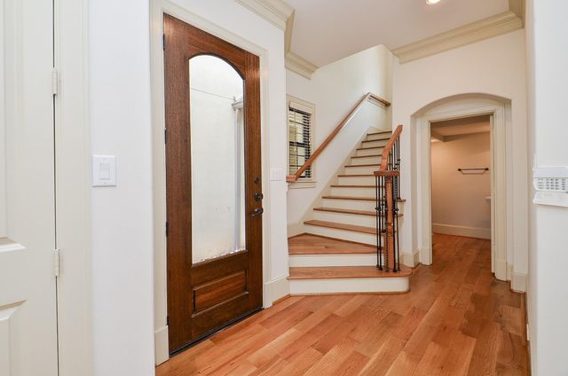 2217 Nantucket Drive, Houston, TX 77057