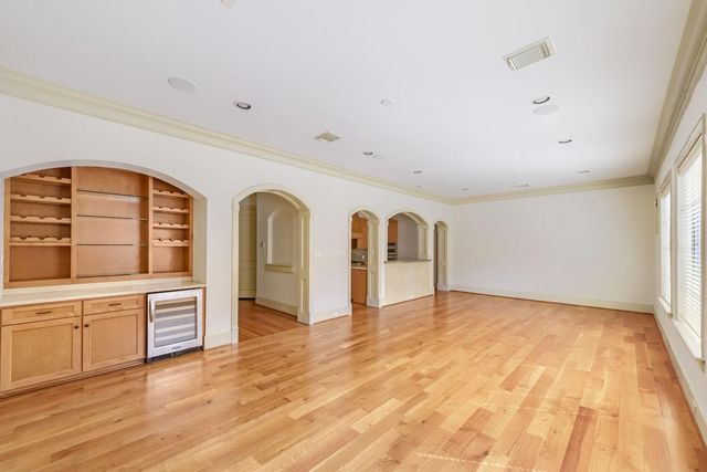 2217 Nantucket Drive, Houston, TX 77057