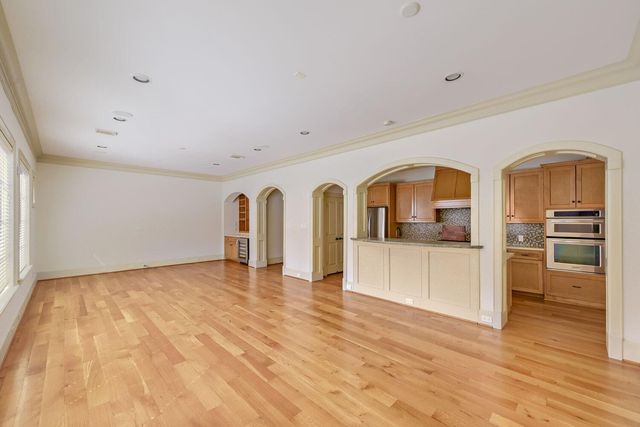 2217 Nantucket Drive, Houston, TX 77057
