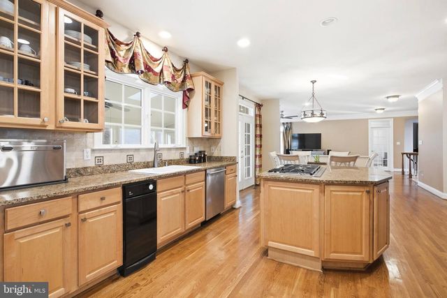 9005 LITTLETON ST, Fairfax, VA 22032