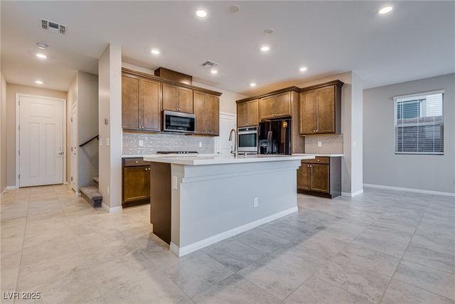 10652 Glowing Dawn Avenue, Las Vegas, NV 89135