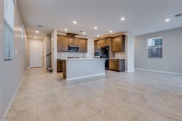 10652 Glowing Dawn Avenue, Las Vegas, NV 89135