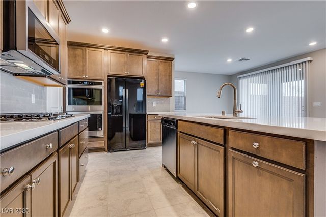 10652 Glowing Dawn Avenue, Las Vegas, NV 89135