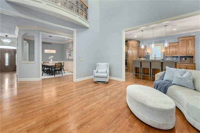 5404 W 124th Terrace, Leawood, KS 66209