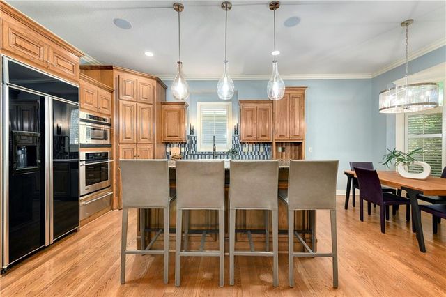 5404 W 124th Terrace, Leawood, KS 66209