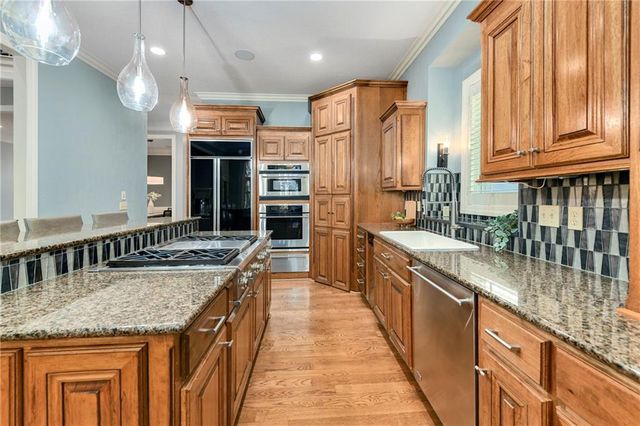 5404 W 124th Terrace, Leawood, KS 66209