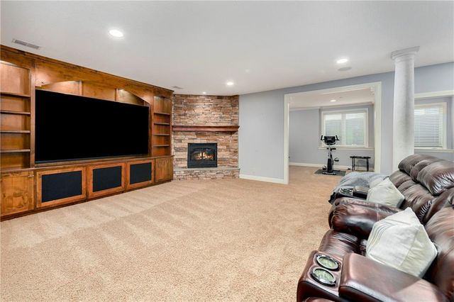 5404 W 124th Terrace, Leawood, KS 66209