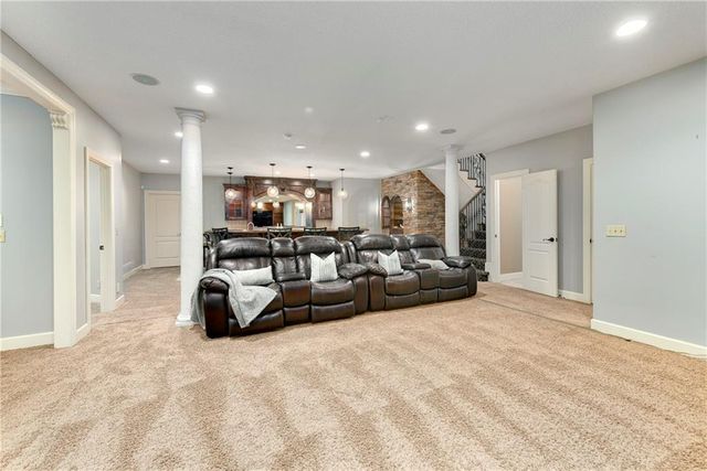 5404 W 124th Terrace, Leawood, KS 66209