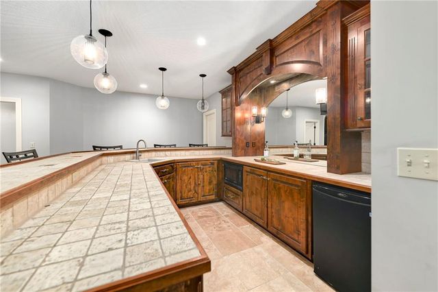 5404 W 124th Terrace, Leawood, KS 66209