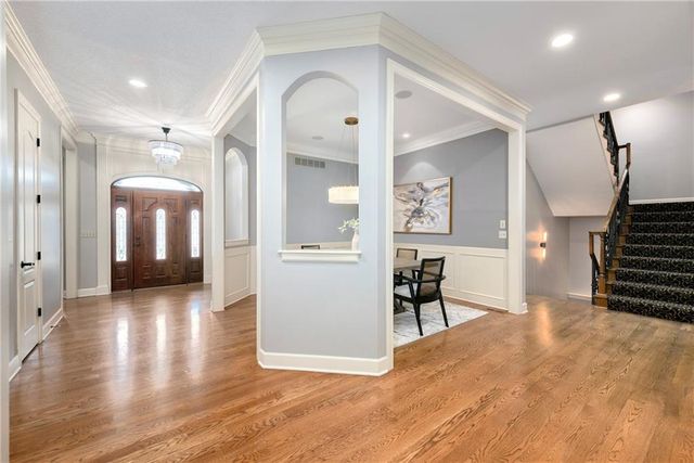 5404 W 124th Terrace, Leawood, KS 66209