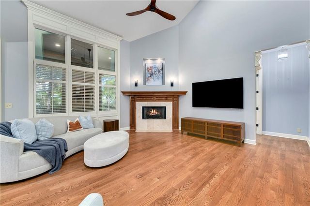 5404 W 124th Terrace, Leawood, KS 66209
