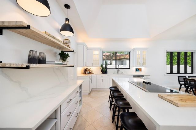 7430 SW 66th St, Miami, FL 33143