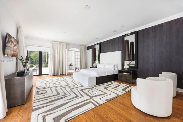 7430 SW 66th St, Miami, FL 33143