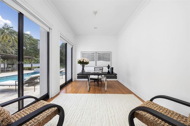 7430 SW 66th St, Miami, FL 33143