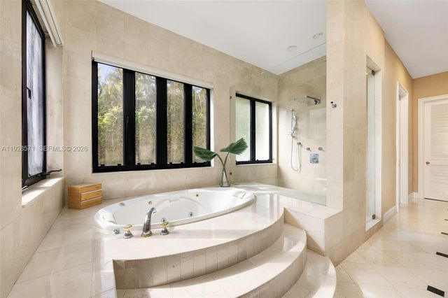 7430 SW 66th St, Miami, FL 33143