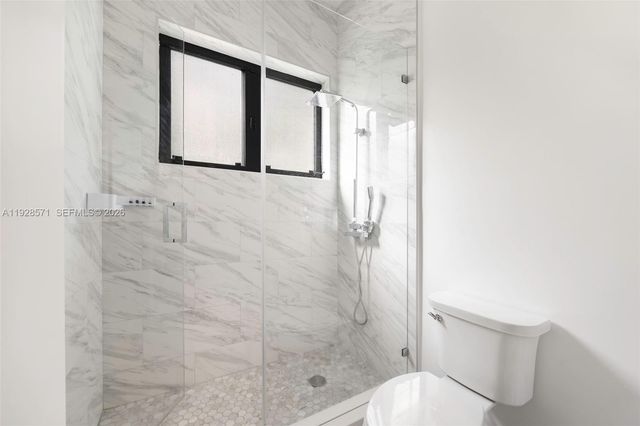 7430 SW 66th St, Miami, FL 33143