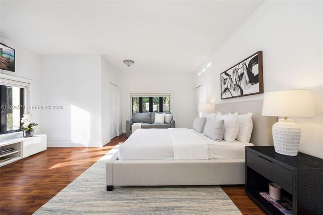 7430 SW 66th St, Miami, FL 33143