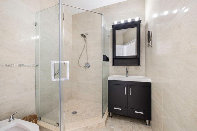 7430 SW 66th St, Miami, FL 33143