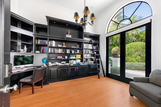 7430 SW 66th St, Miami, FL 33143