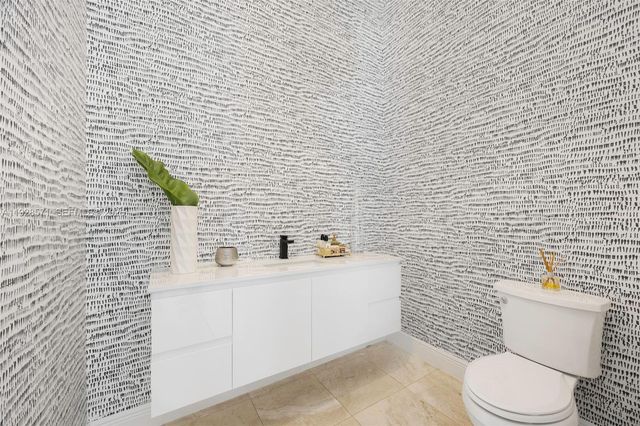 7430 SW 66th St, Miami, FL 33143