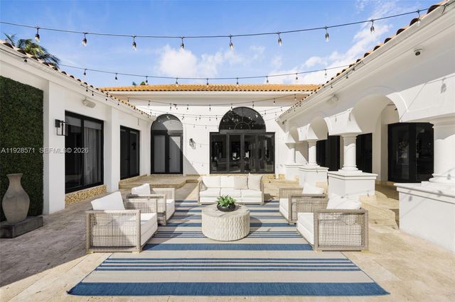 7430 SW 66th St, Miami, FL 33143