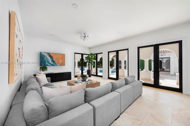 7430 SW 66th St, Miami, FL 33143