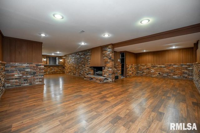1412 N 4TH Street, Pekin, IL 61554