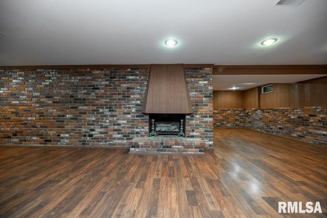 1412 N 4TH Street, Pekin, IL 61554