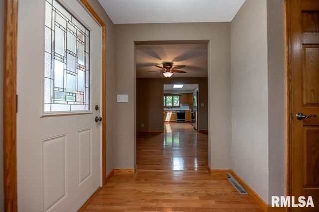 1412 N 4TH Street, Pekin, IL 61554