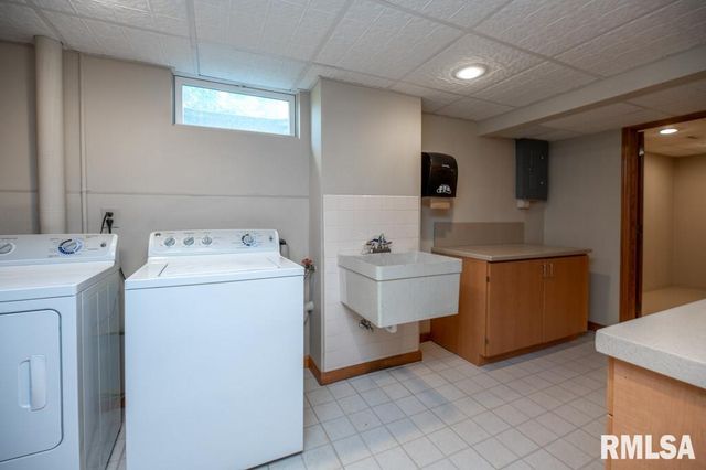 1412 N 4TH Street, Pekin, IL 61554