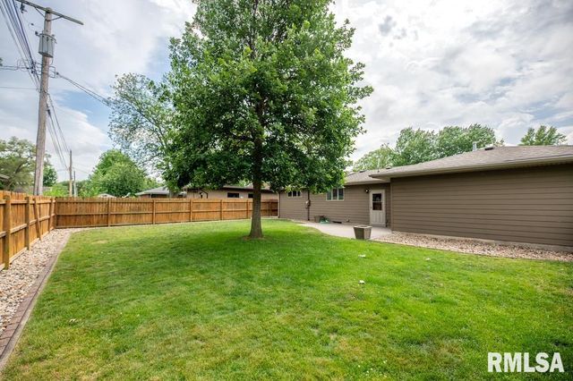 1412 N 4TH Street, Pekin, IL 61554
