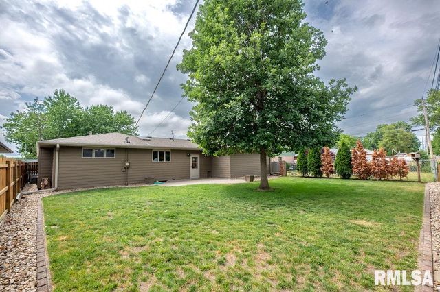 1412 N 4TH Street, Pekin, IL 61554