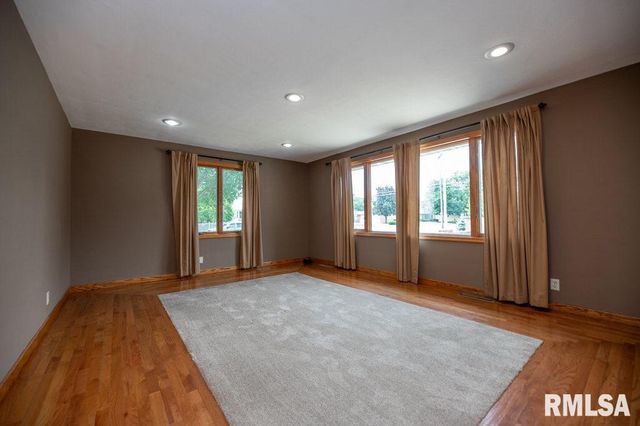 1412 N 4TH Street, Pekin, IL 61554