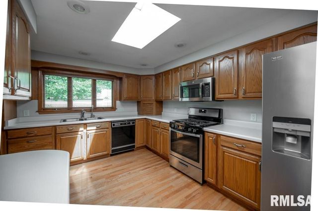 1412 N 4TH Street, Pekin, IL 61554