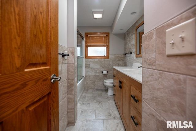 1412 N 4TH Street, Pekin, IL 61554